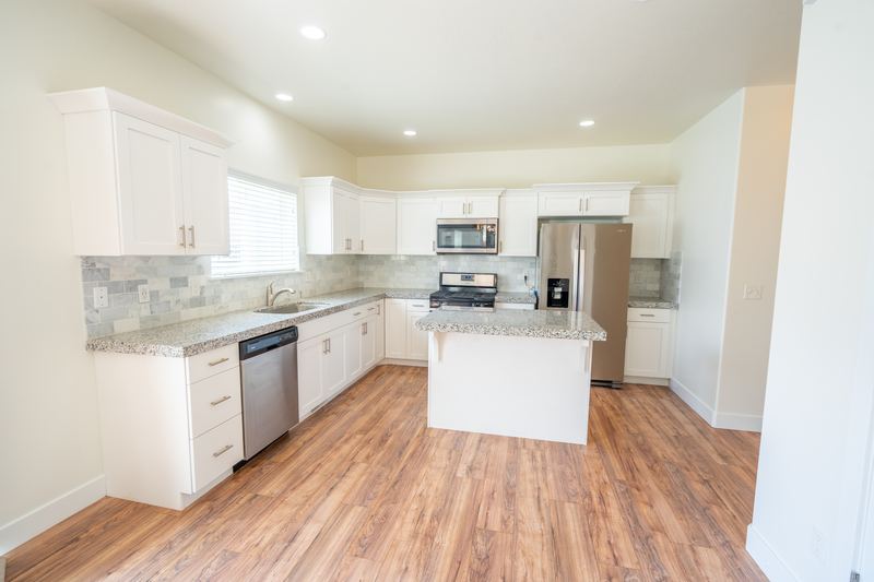217 N 590 E — kitchen